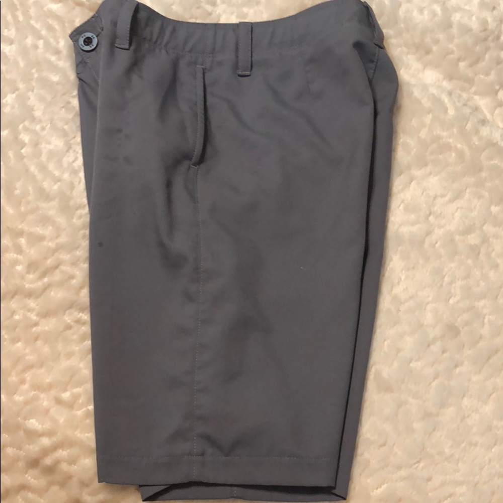 Boys Under Armour Shorts Medium Gray - Picture 2 of 5